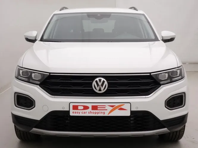 Volkswagen T-Roc 1.5 TSi 150 Design + GPS + Privacy Glass + LED Lights Image 2