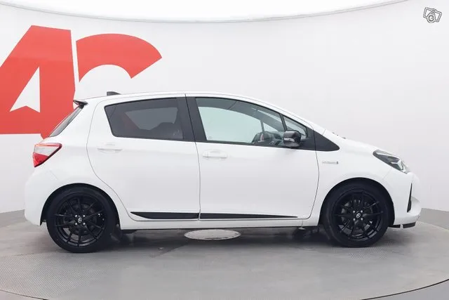 Toyota Yaris 1,5 Hybrid GR-Sport 5ov - / Peruutuskamera / Täysmerkkikirja / Sporttipenkit Image 6